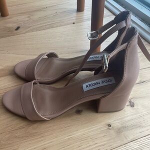 Steve Madden Women's Tan Sandals- 6C